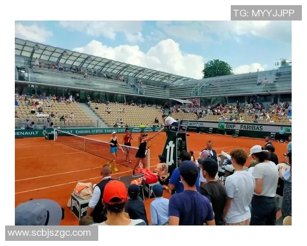 篮球明星翻牌揭秘球场背后的故事与荣耀时刻